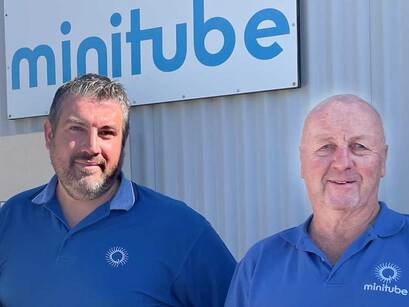 Farewell at Minitube Australia: Alan Smith handing over the baton to Daniel Hollingworth 