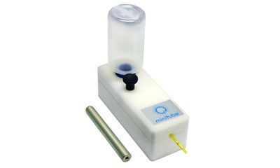 Manual ball sealer