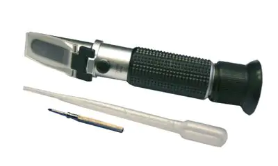 Refractometer for measurement of IgG levels in col