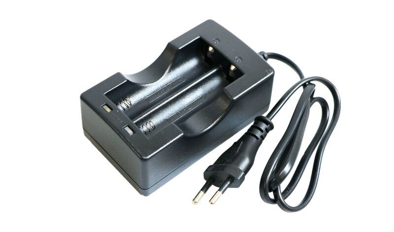 Charger for 2x Li-ion batteries