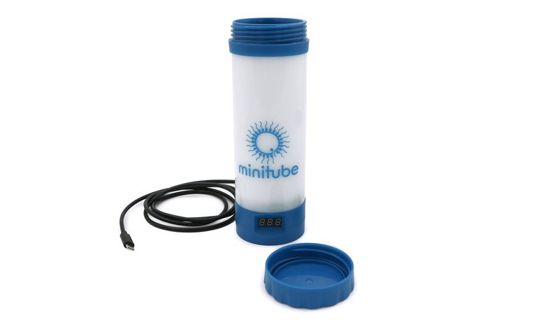 Portable incubator with adjustable temperature